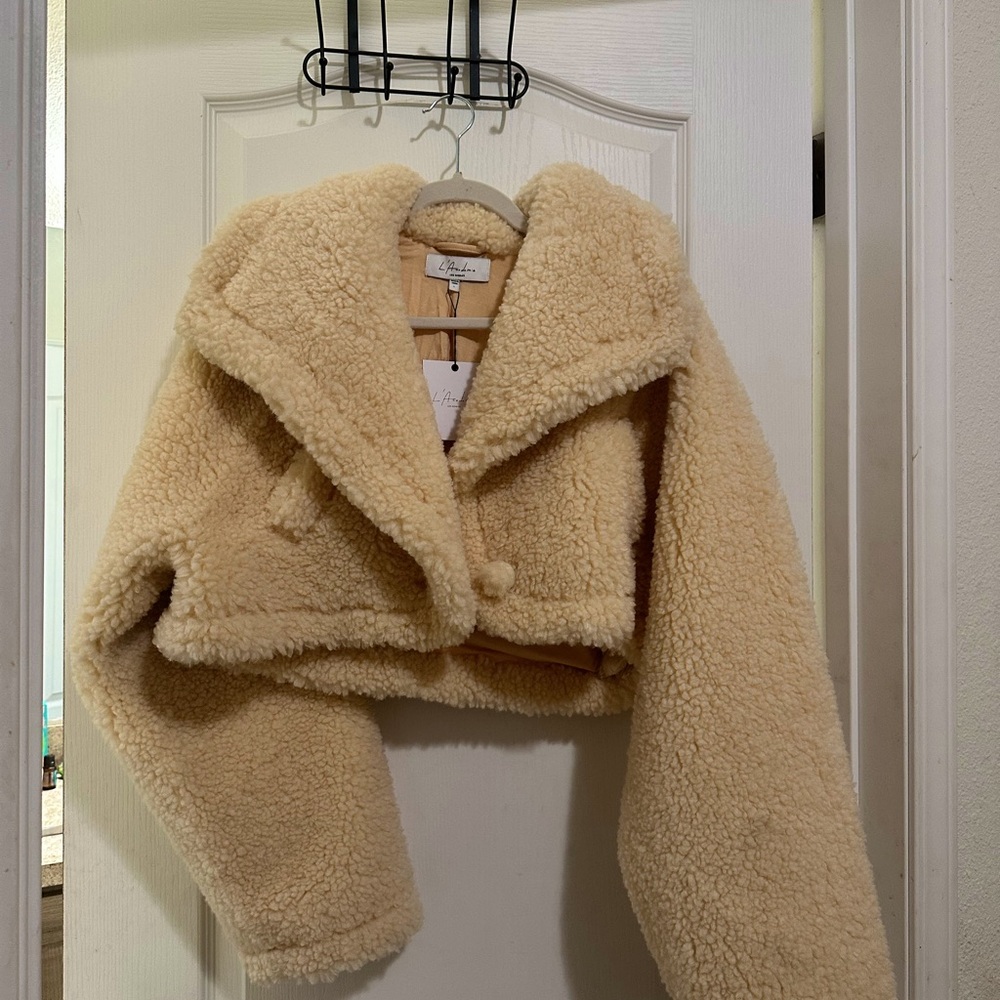 L'Academie Peyton CroppedSherpa Jacket Wheat SoldOut
SizeL Chest39.5 Waist 31.25